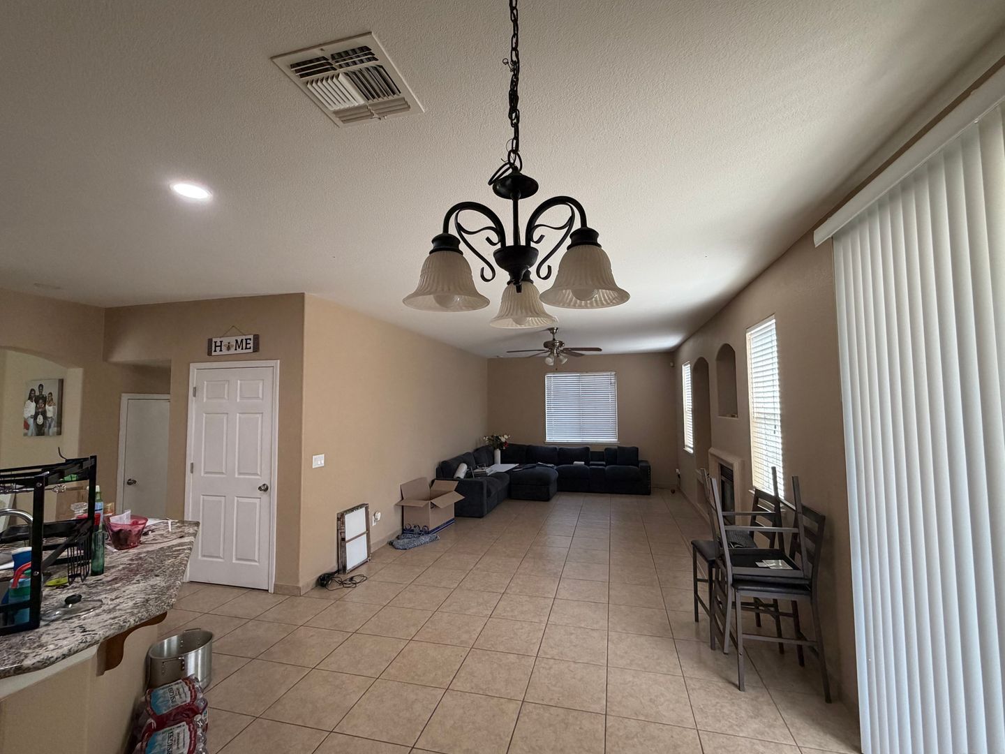 12 Jackdaw Ct  - Sacramento - California - 5 bed, 2.5 bath rental property