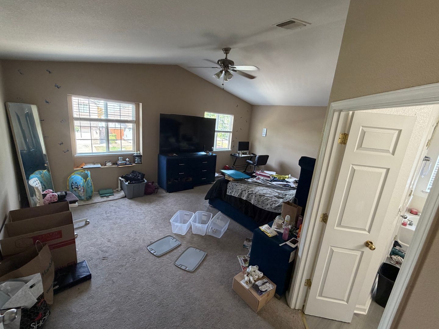 12 Jackdaw Ct  - Sacramento - California - 5 bed, 2.5 bath rental property