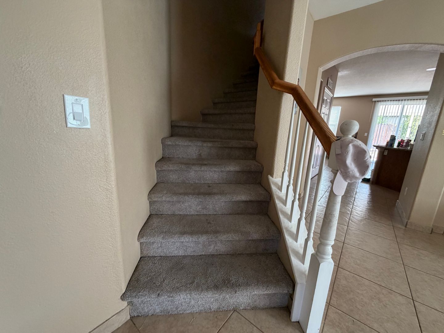 12 Jackdaw Ct  - Sacramento - California - 5 bed, 2.5 bath rental property