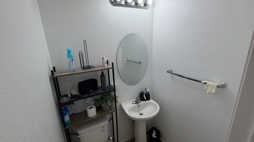 12 Jackdaw Ct  - Sacramento - California - 5 bed, 2.5 bath rental property