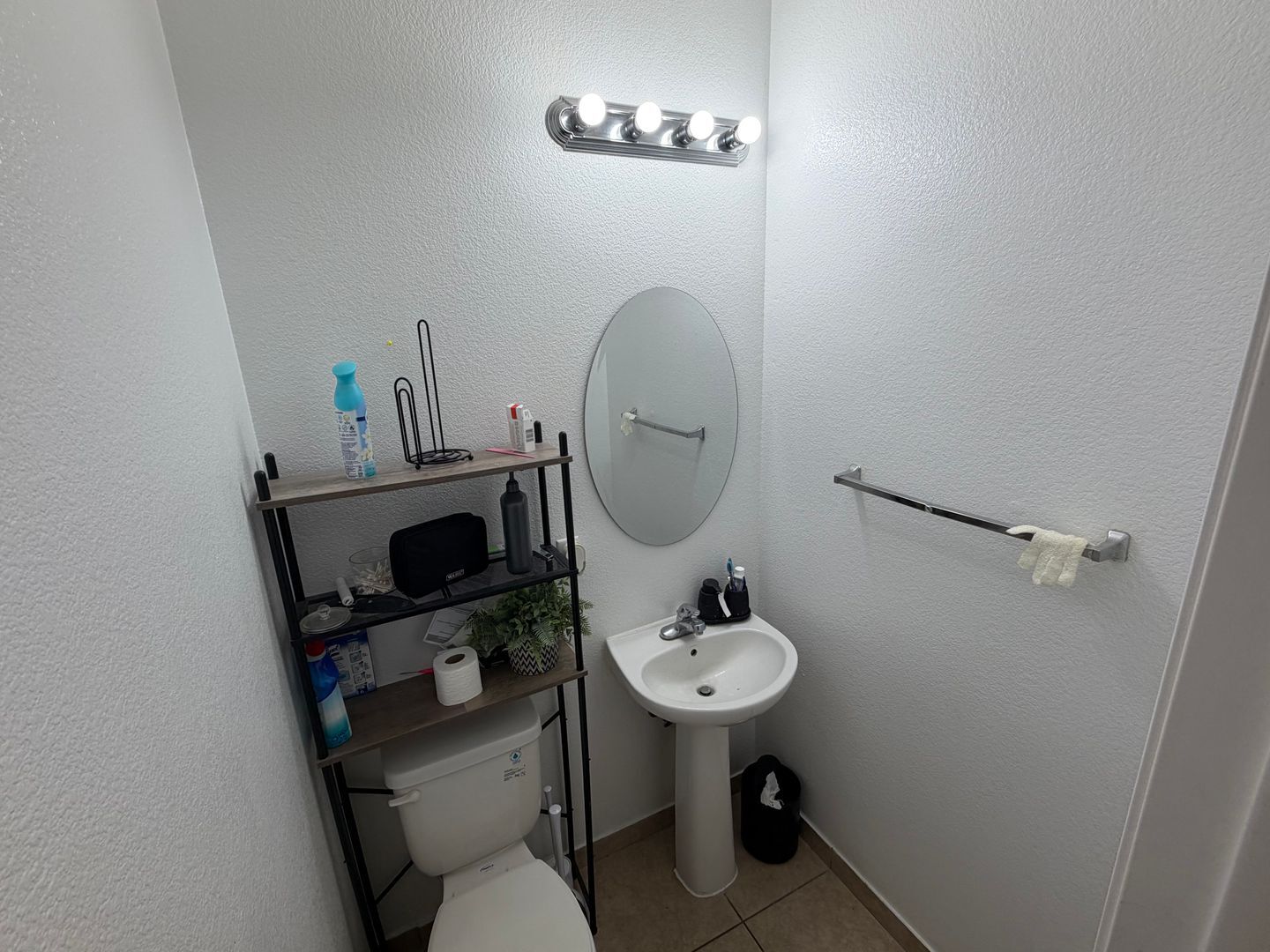 12 Jackdaw Ct  - Sacramento - California - 5 bed, 2.5 bath rental property
