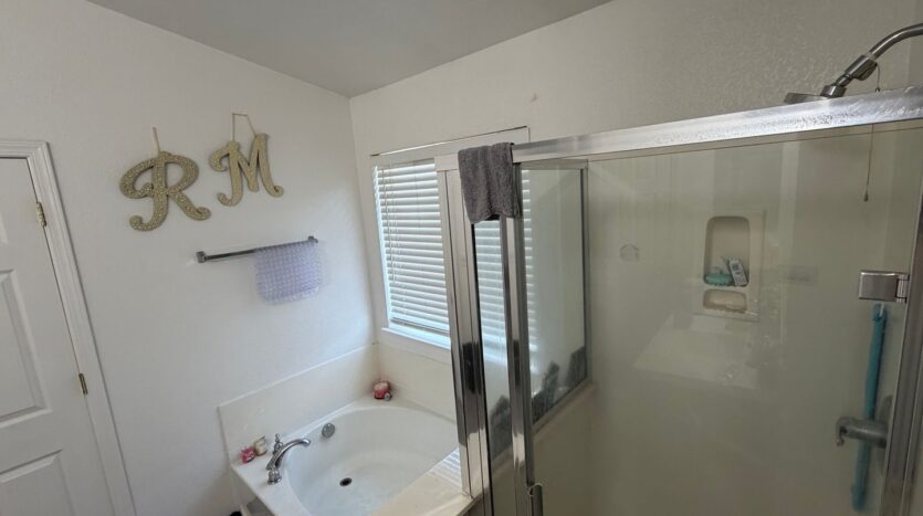 12 Jackdaw Ct  - Sacramento - California - 5 bed, 2.5 bath rental property