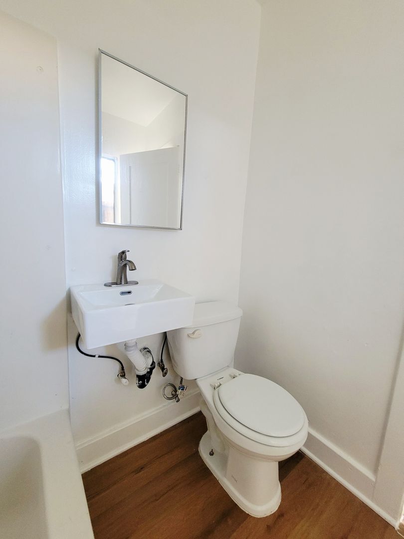14422 - 14428 1/2 Haynes St. - Los Angeles - California - 2 bed, 1 bath rental property