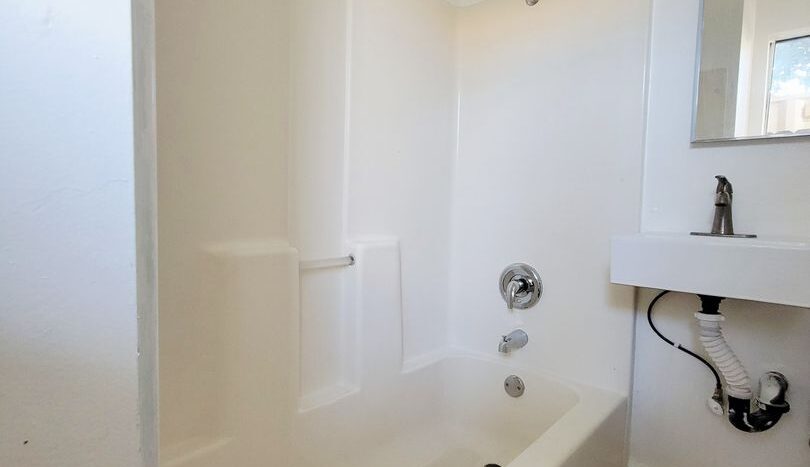 14422 - 14428 1/2 Haynes St. - Los Angeles - California - 2 bed, 1 bath rental property