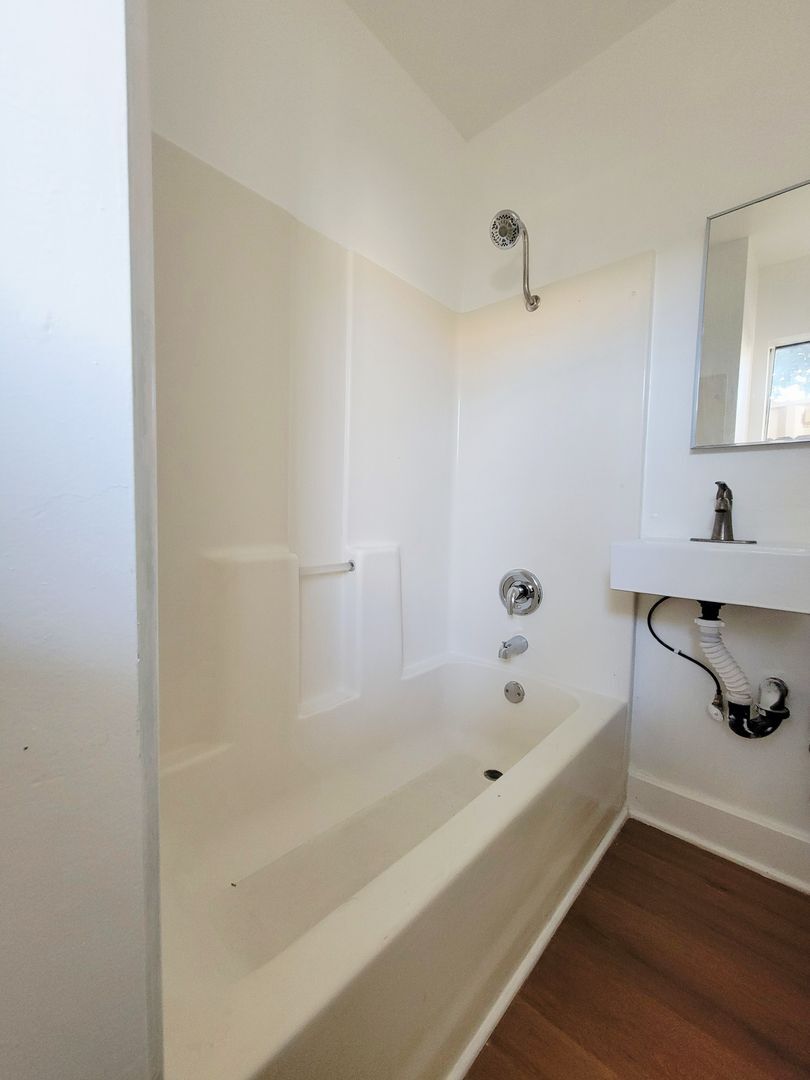 14422 - 14428 1/2 Haynes St. - Los Angeles - California - 2 bed, 1 bath rental property
