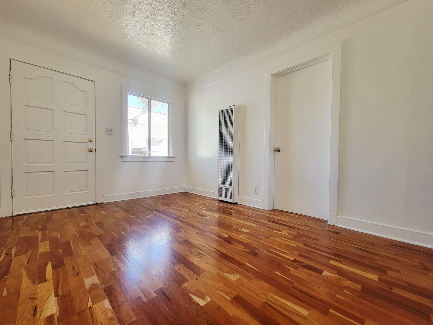 14422 - 14428 1/2 Haynes St. - Los Angeles - California - 2 bed, 1 bath rental property