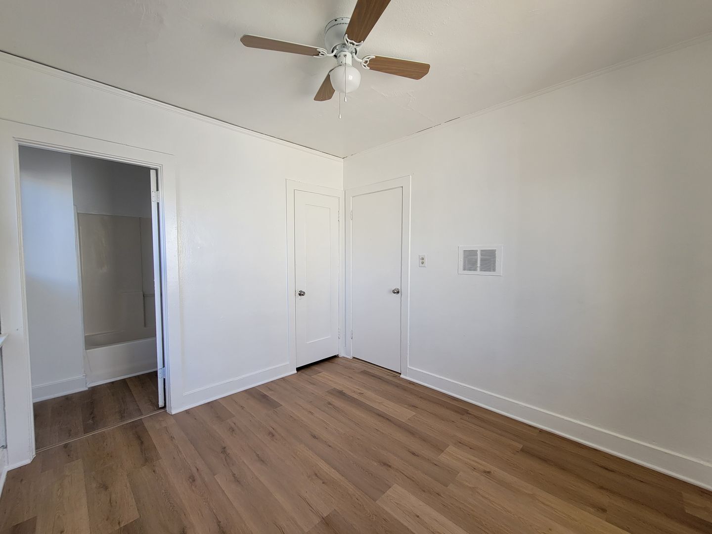 14422 - 14428 1/2 Haynes St. - Los Angeles - California - 2 bed, 1 bath rental property