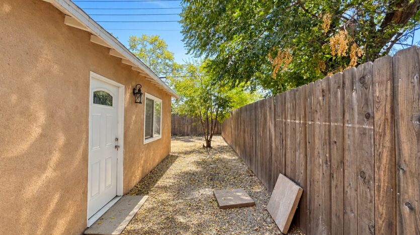 1629 Kendall Drive - San Bernardino - California - 1 bed, 1 bath rental property