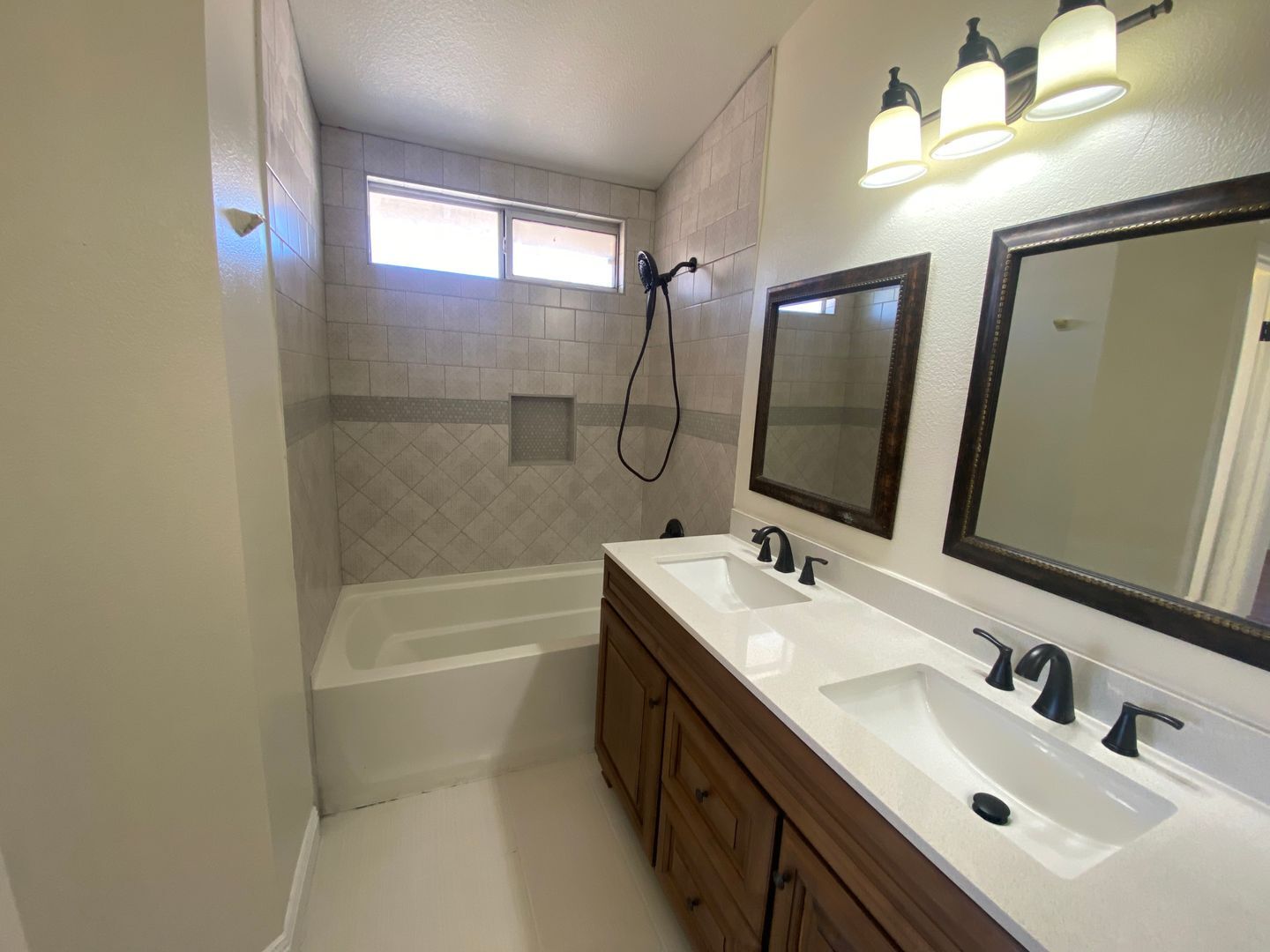 1903 Coral Ct. - Palmdale - California - 4 bed, 2.5 bath rental property
