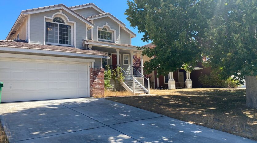 1903 Coral Ct. - Palmdale - California - 4 bed, 2.5 bath rental property