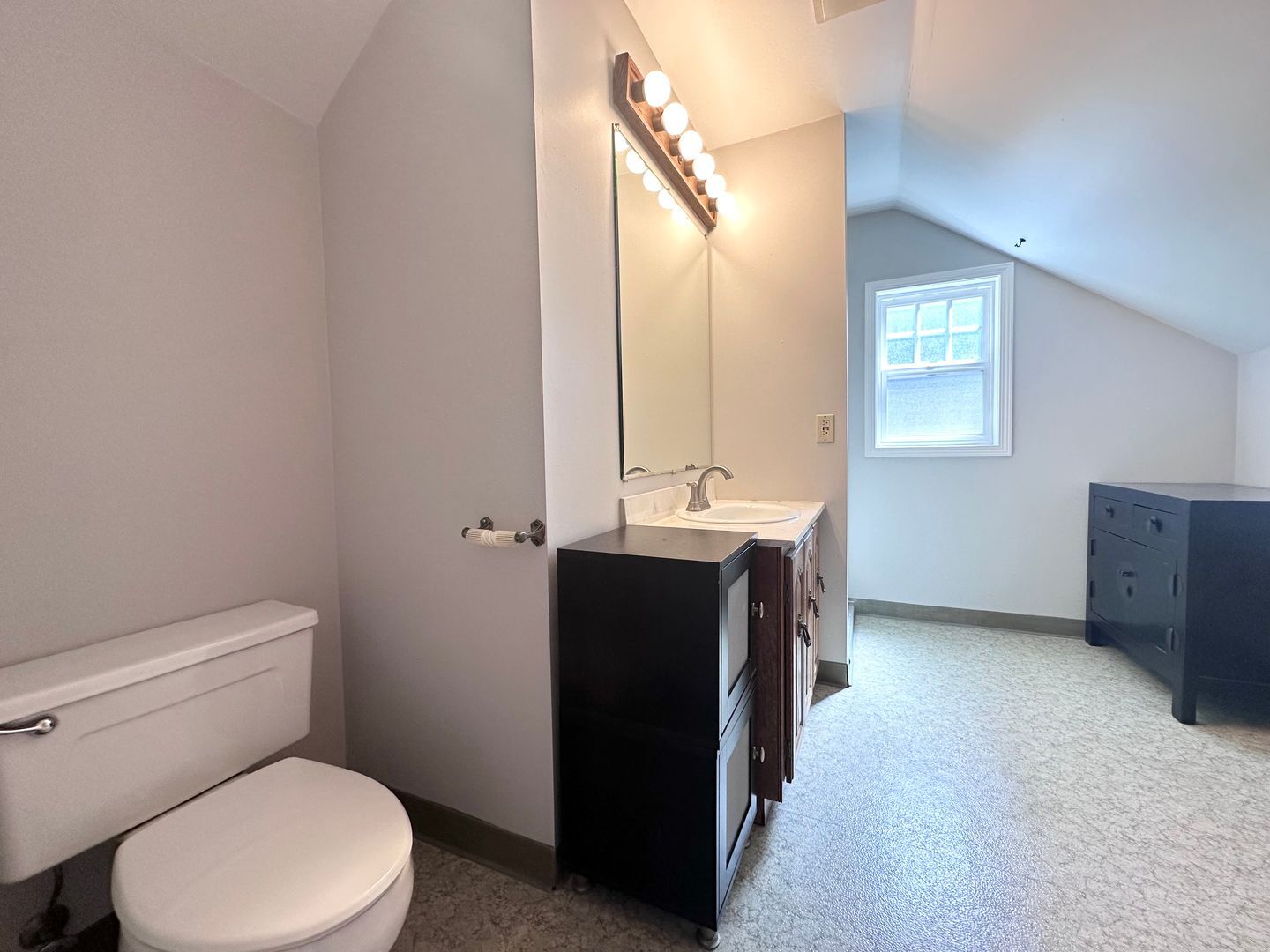 1928 NE 64th Avenue - Portland - Oregon - 3 bed, 2 bath rental property
