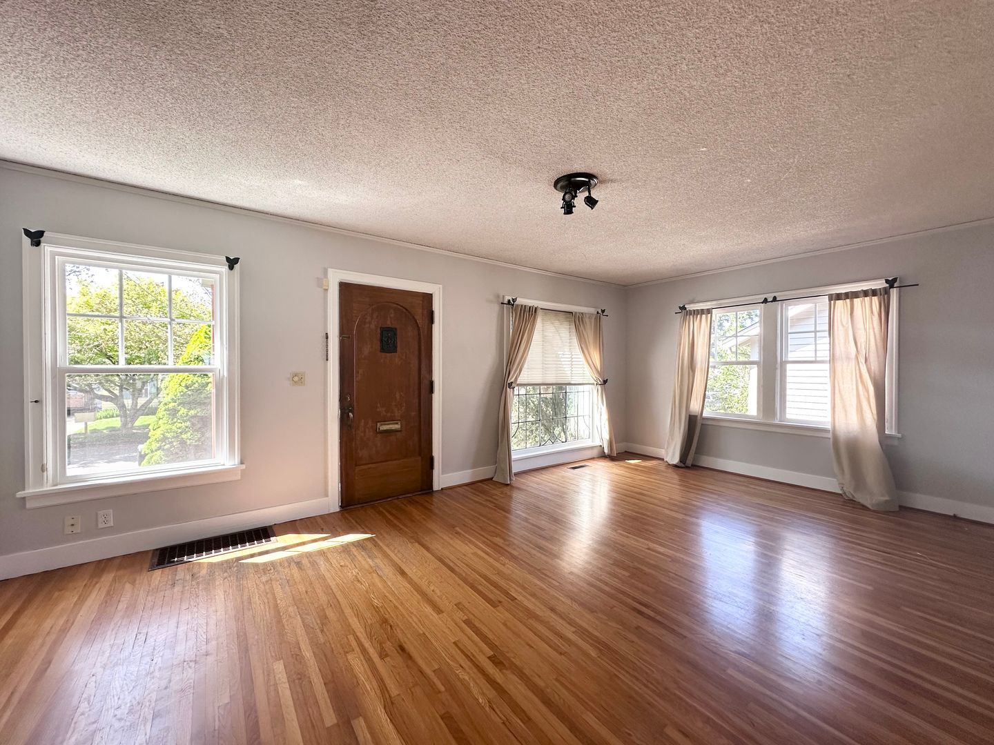 1928 NE 64th Avenue - Portland - Oregon - 3 bed, 2 bath rental property