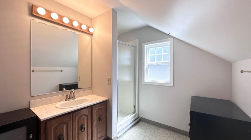 1928 NE 64th Avenue - Portland - Oregon - 3 bed, 2 bath rental property