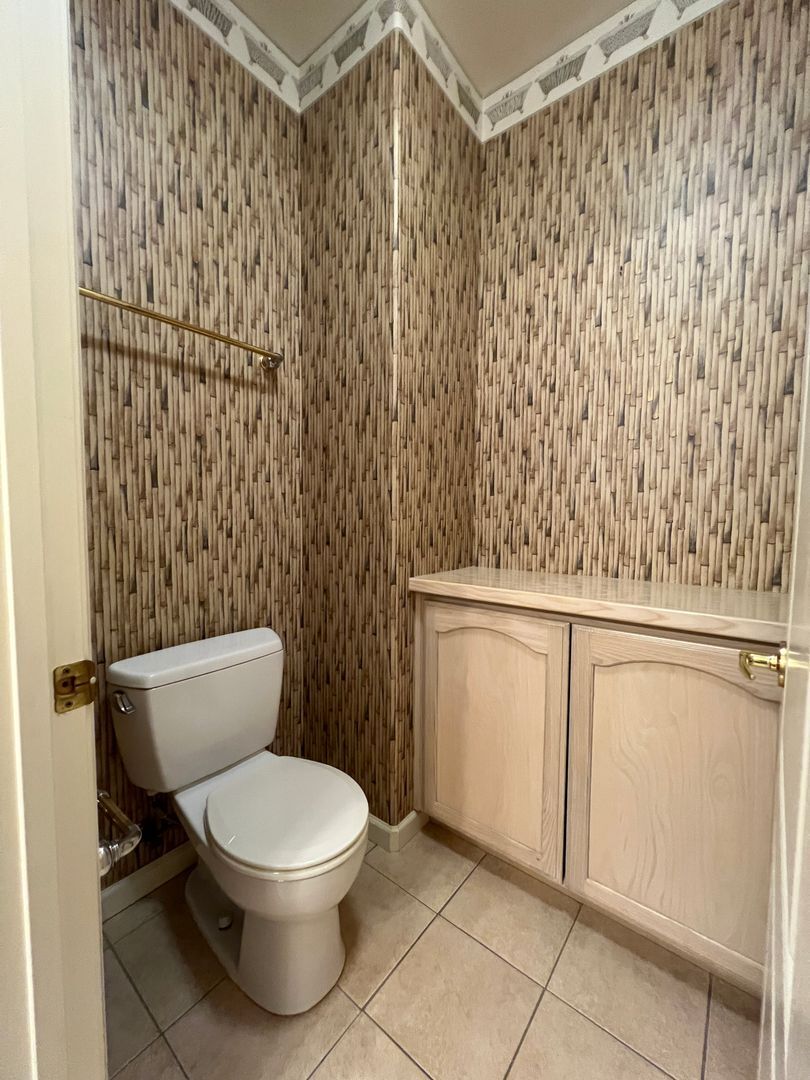 2456 E Marquise Ct - Fresno - California - 3 bed, 2 bath rental property