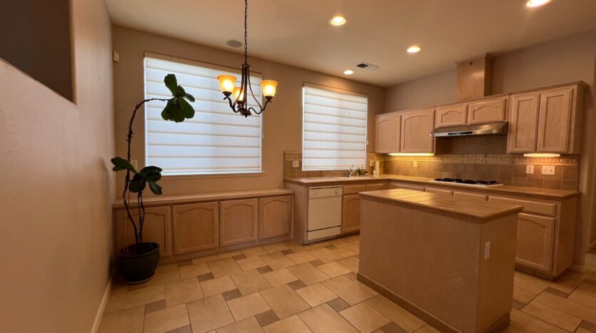 2456 E Marquise Ct - Fresno - California - 3 bed, 2 bath rental property