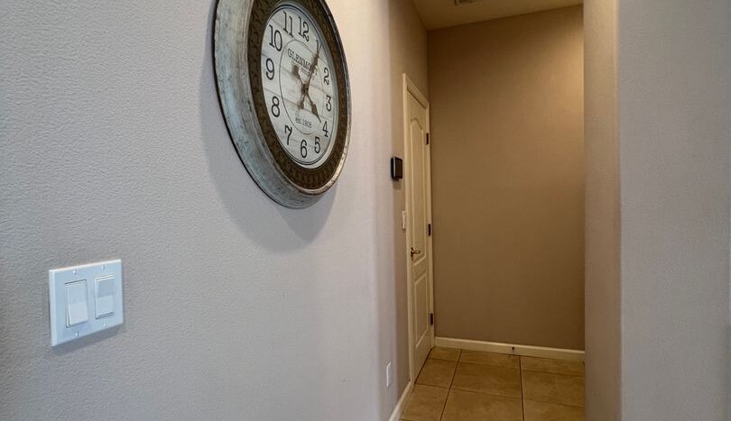 2456 E Marquise Ct - Fresno - California - 3 bed, 2 bath rental property