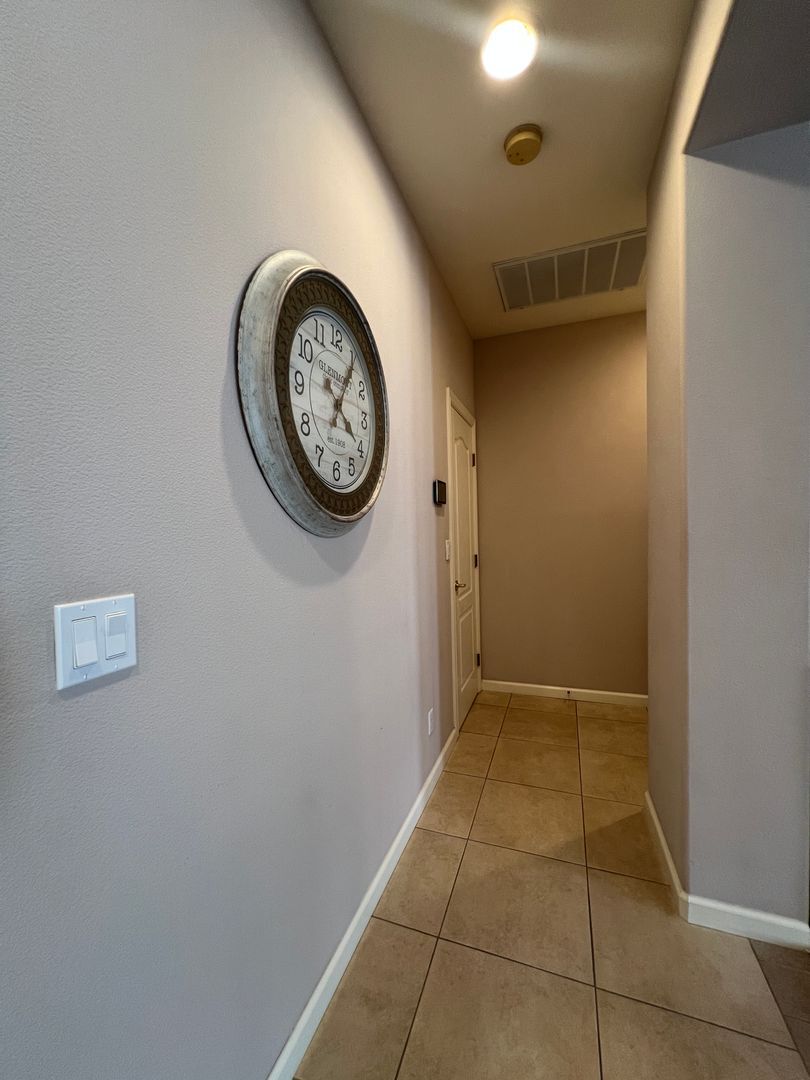 2456 E Marquise Ct - Fresno - California - 3 bed, 2 bath rental property