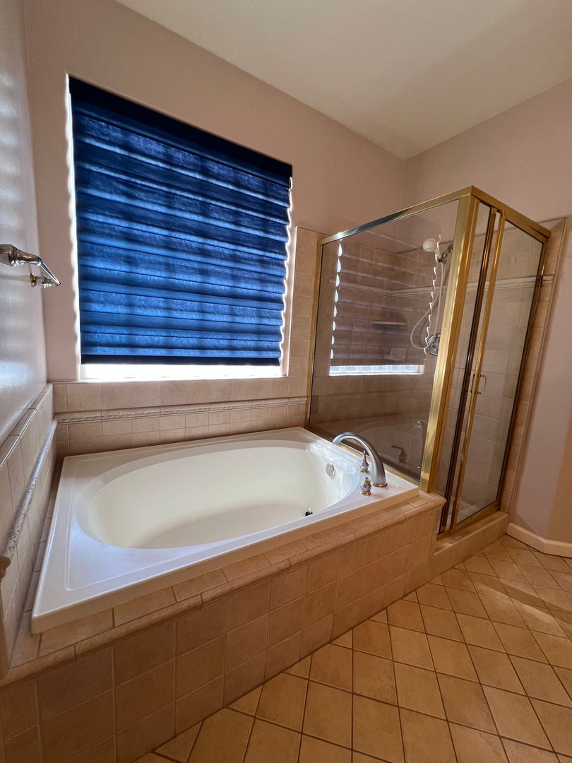 2456 E Marquise Ct - Fresno - California - 3 bed, 2 bath rental property