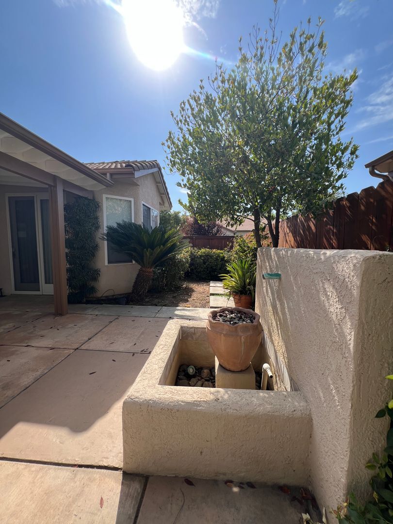 2456 E Marquise Ct - Fresno - California - 3 bed, 2 bath rental property