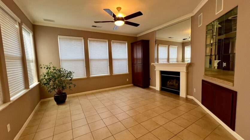 2456 E Marquise Ct - Fresno - California - 3 bed, 2 bath rental property