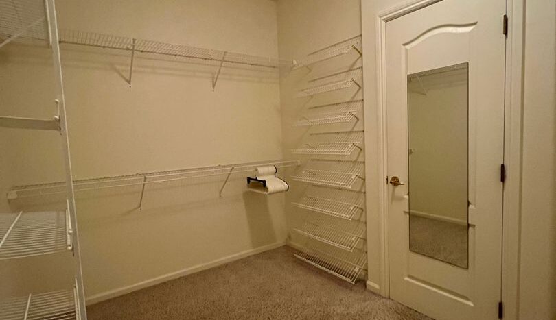 2456 E Marquise Ct - Fresno - California - 3 bed, 2 bath rental property