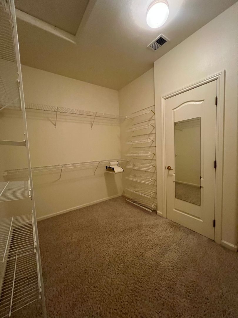 2456 E Marquise Ct - Fresno - California - 3 bed, 2 bath rental property