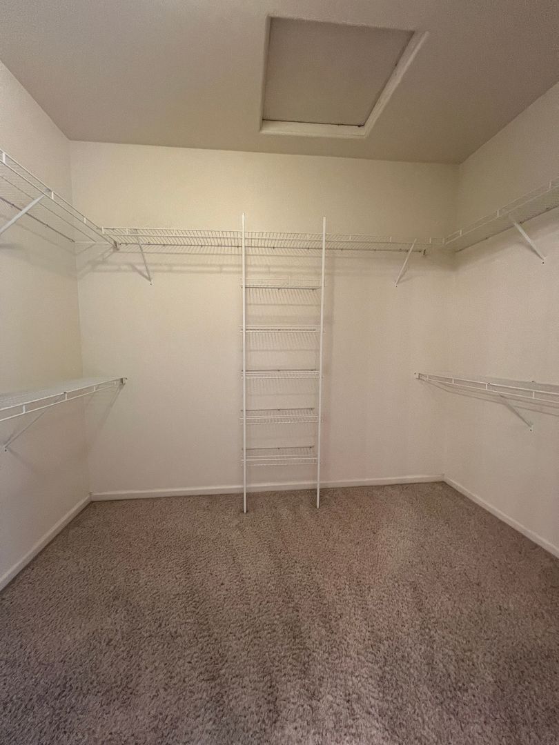 2456 E Marquise Ct - Fresno - California - 3 bed, 2 bath rental property