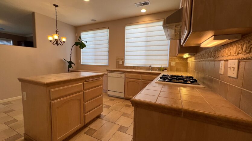 2456 E Marquise Ct - Fresno - California - 3 bed, 2 bath rental property