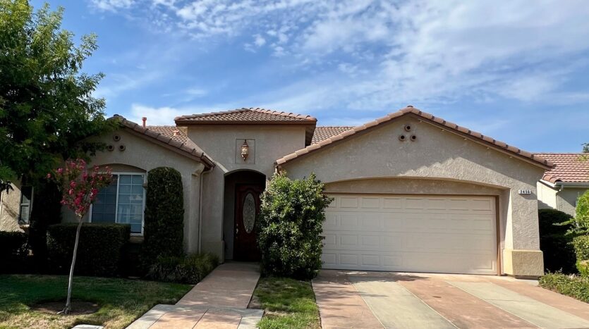 2456 E Marquise Ct - Fresno - California - 3 bed, 2 bath rental property