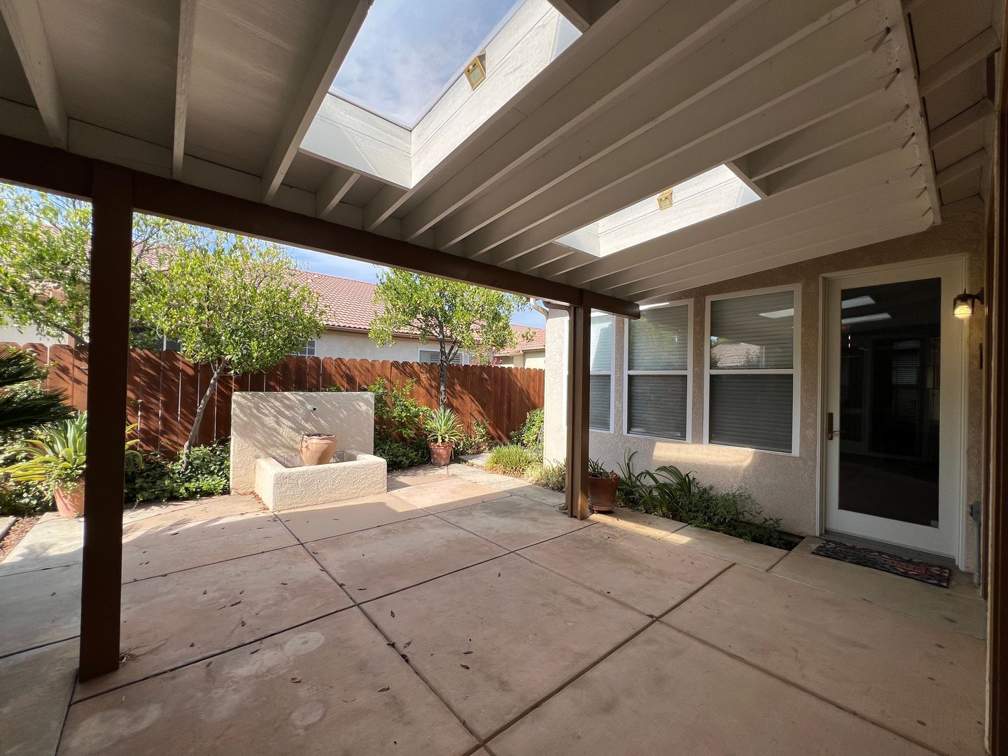 2456 E Marquise Ct - Fresno - California - 3 bed, 2 bath rental property
