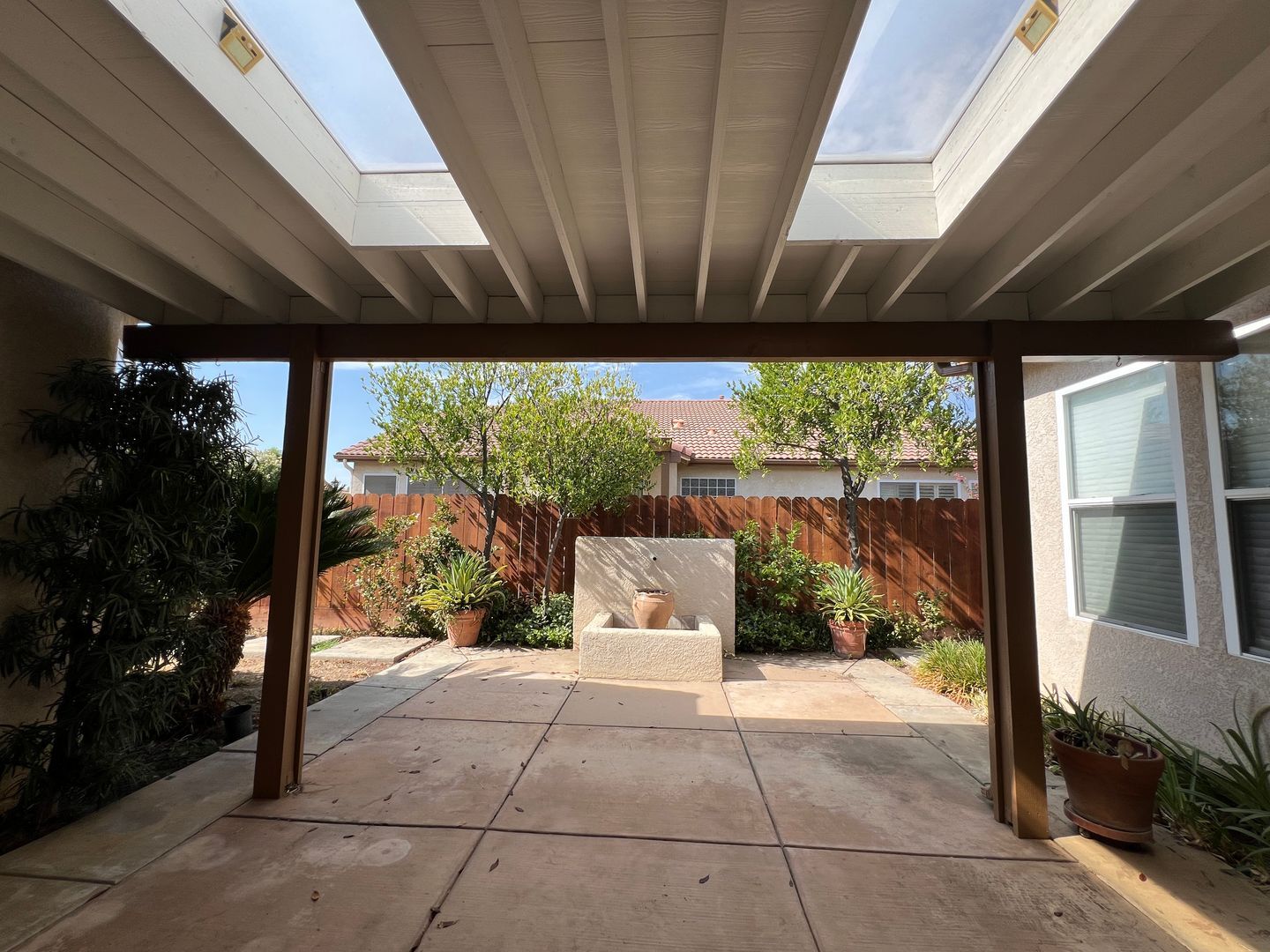 2456 E Marquise Ct - Fresno - California - 3 bed, 2 bath rental property