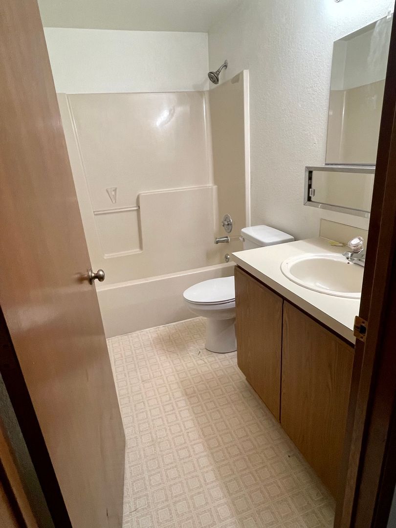 2717 Moore St. - # 2 - Bellingham - Washington - 2 bed, 1 bath rental property