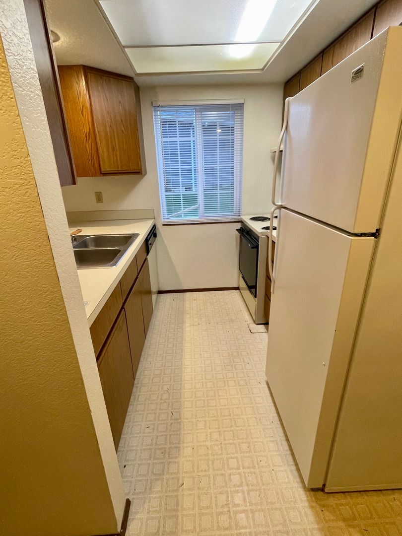 2717 Moore St. - # 2 - Bellingham - Washington - 2 bed, 1 bath rental property