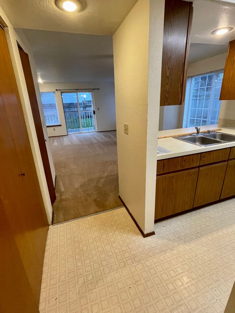 2717 Moore St. - # 2 - Bellingham - Washington - 2 bed, 1 bath rental property