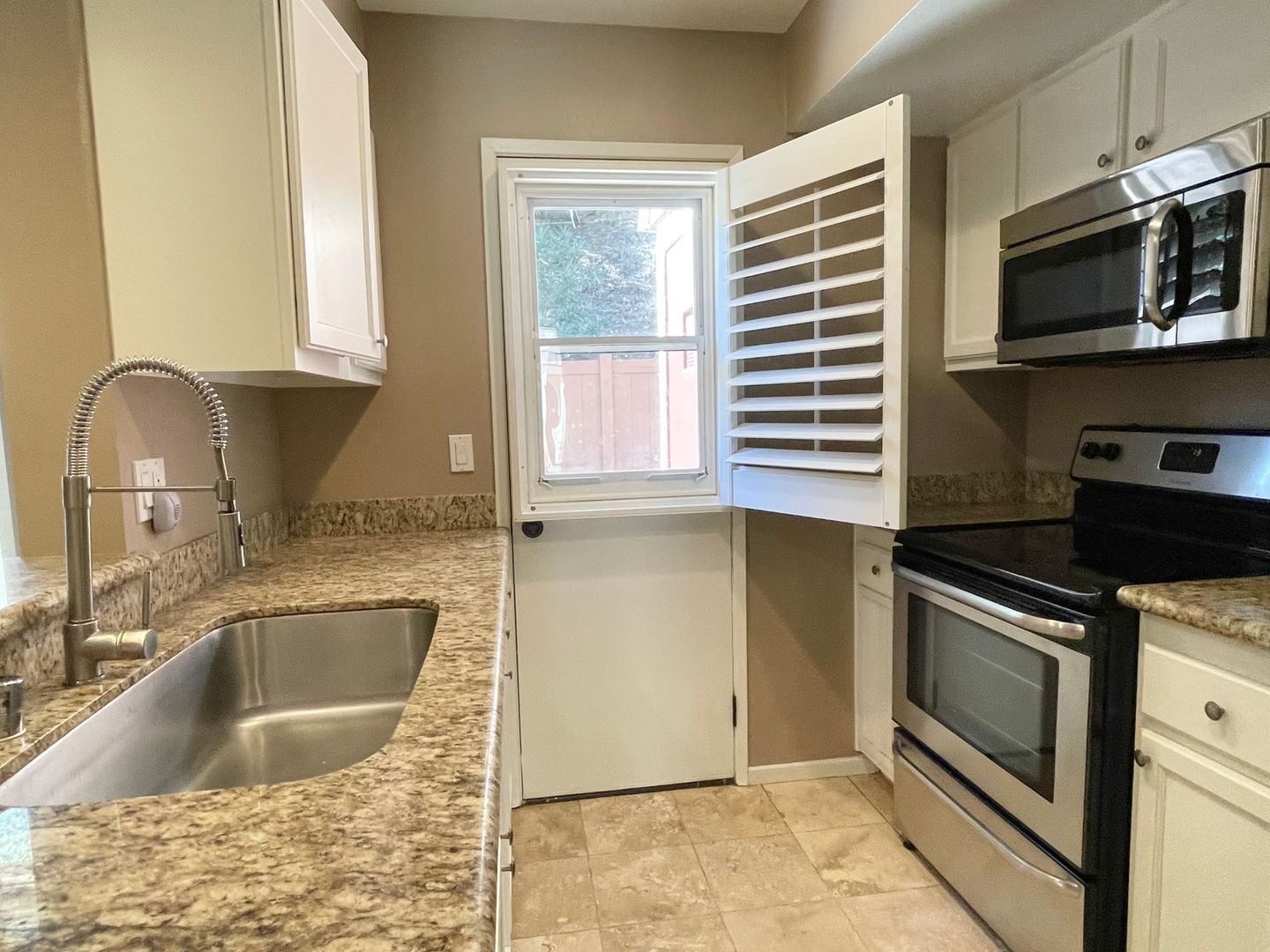 27466 Country Glen Rd  - Agoura Hills - California - 3 bed, 1.5 bath rental property