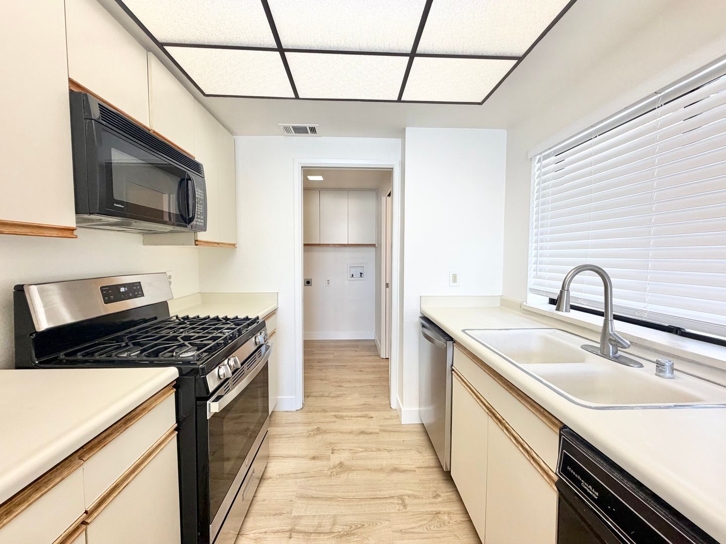 28200 Landau - 02 - Cathedral City - California - 2 bed, 2.5 bath rental property