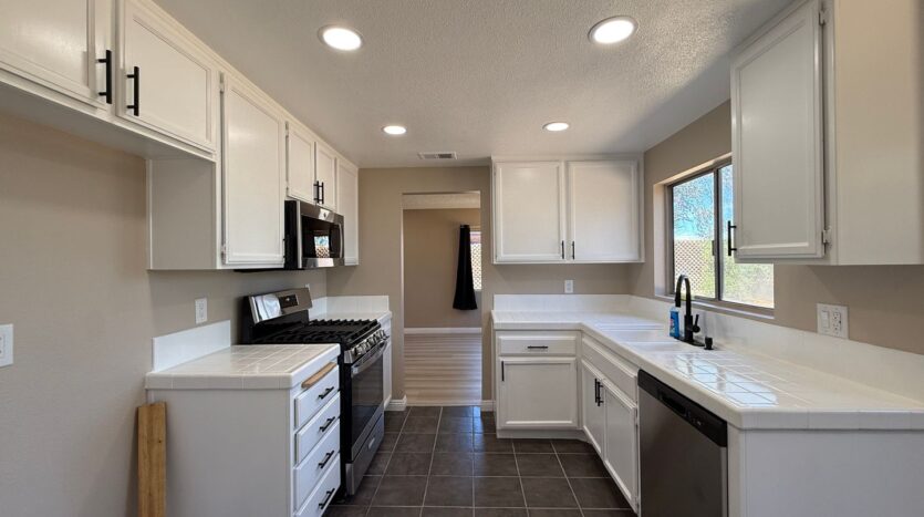317 Camino Real Ave - Palmdale - California - 4 bed, 3 bath rental property