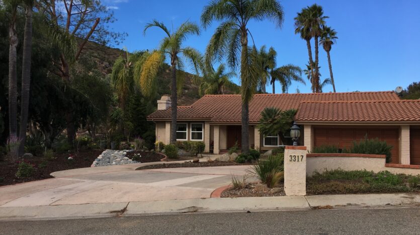 3317 Vista Rocosa - Escondido - California - 4 bed, 2.5 bath rental property