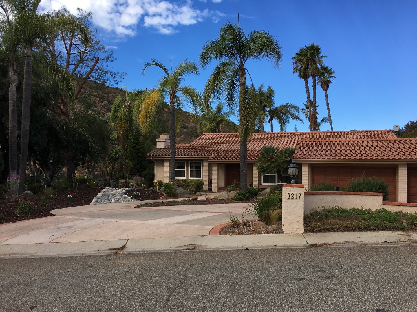 3317 Vista Rocosa - Escondido - California - 4 bed, 2.5 bath rental property