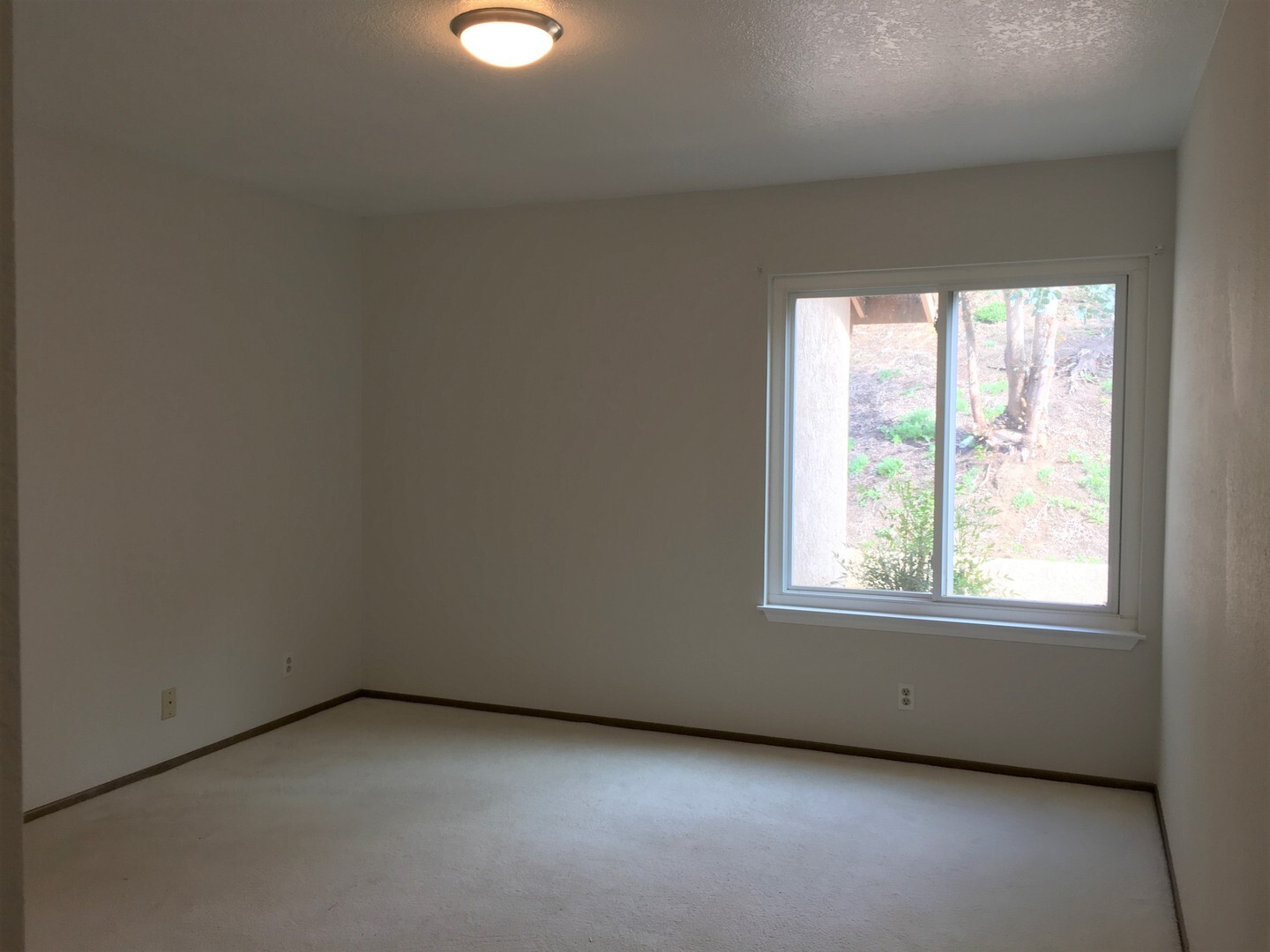 3317 Vista Rocosa - Escondido - California - 4 bed, 2.5 bath rental property