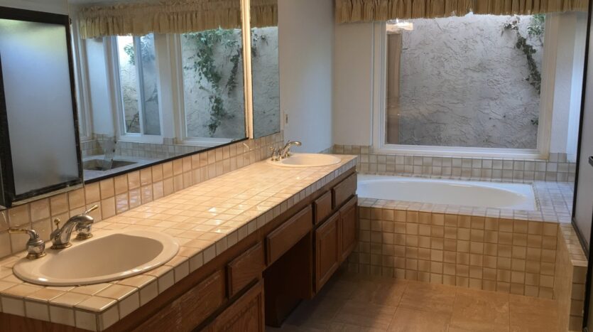 3317 Vista Rocosa - Escondido - California - 4 bed, 2.5 bath rental property
