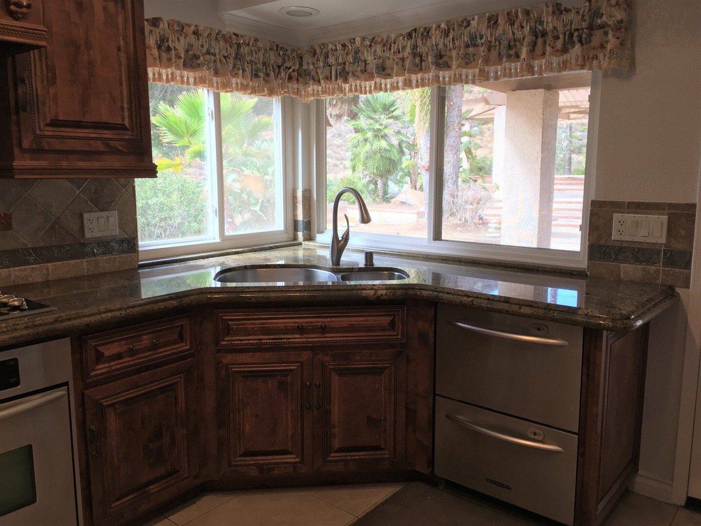 3317 Vista Rocosa - Escondido - California - 4 bed, 2.5 bath rental property