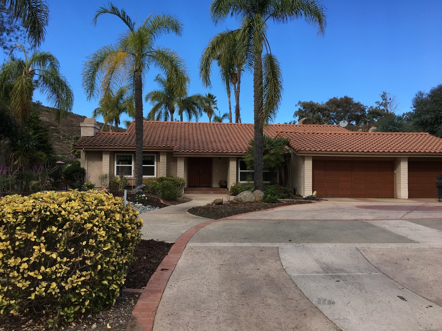 3317 Vista Rocosa - Escondido - California - 4 bed, 2.5 bath rental property