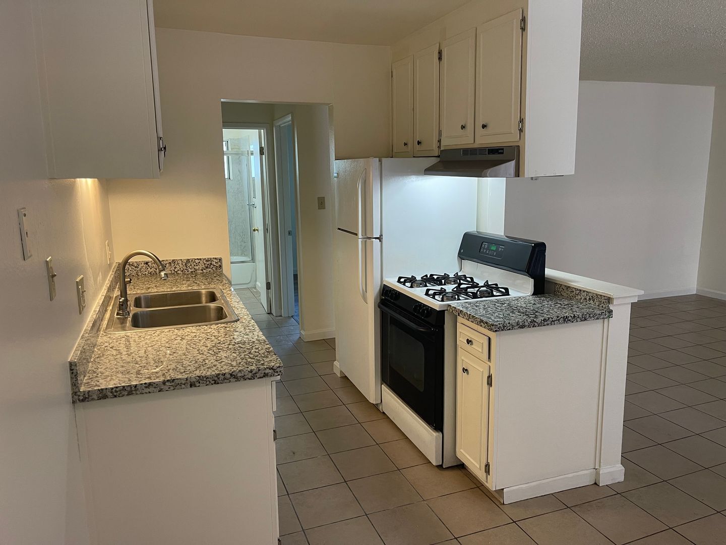 337 E Poplar St. - Stockton - California - 1 bed, 1 bath rental property