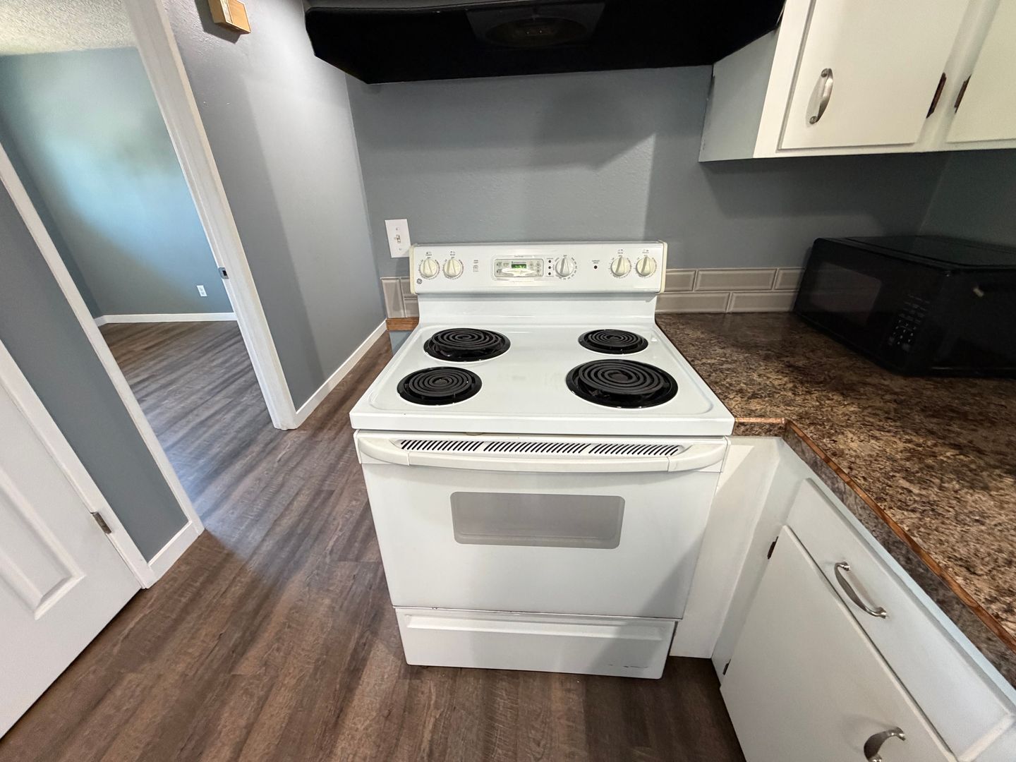 3432 Hoyt Ave - Unit 5 - Everett - Washington - 2 bed, 1 bath rental property