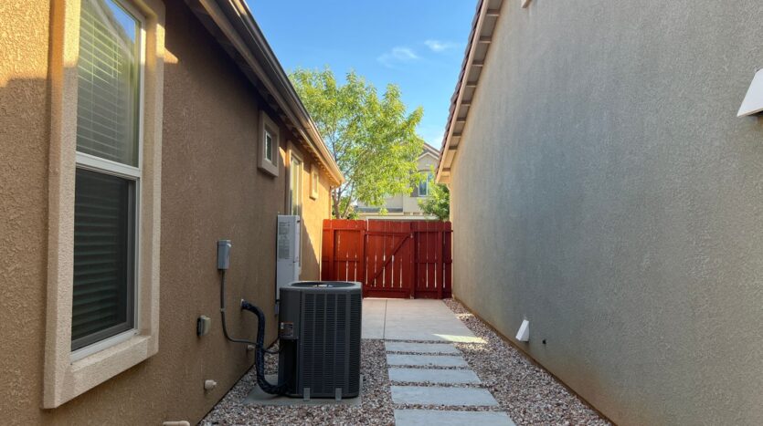 3449 Sussex Avenue - Clovis - California - 3 bed, 2 bath rental property
