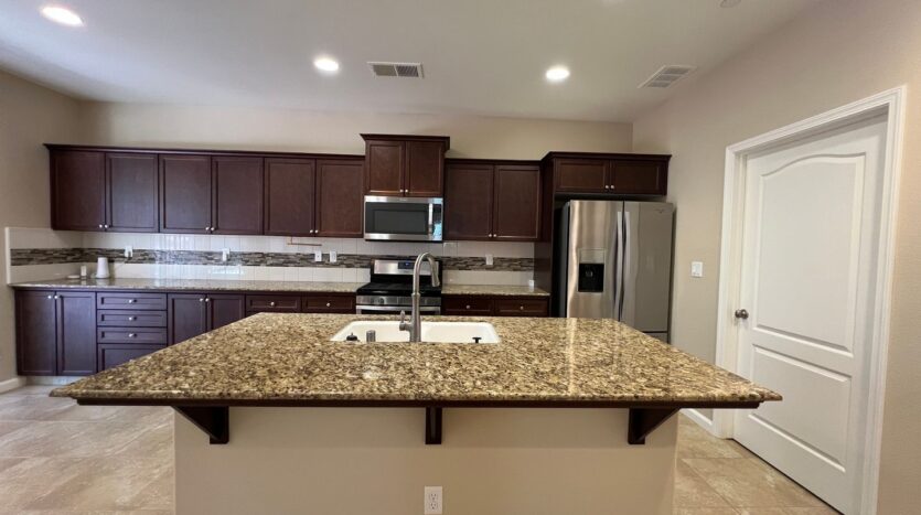 3449 Sussex Avenue - Clovis - California - 3 bed, 2 bath rental property