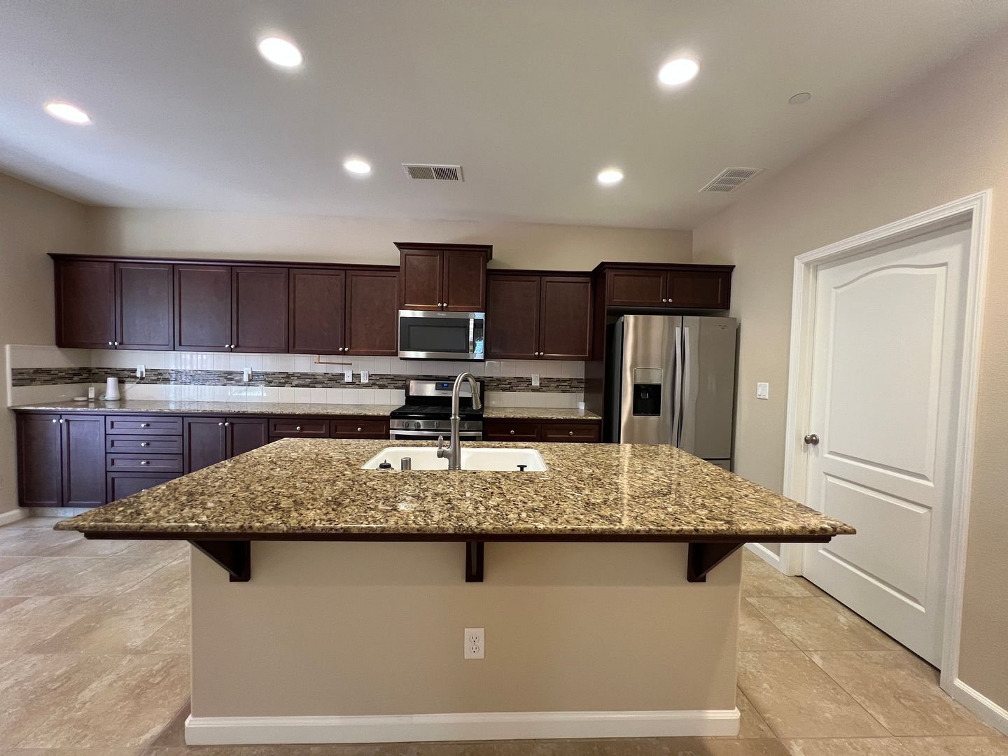 3449 Sussex Avenue - Clovis - California - 3 bed, 2 bath rental property