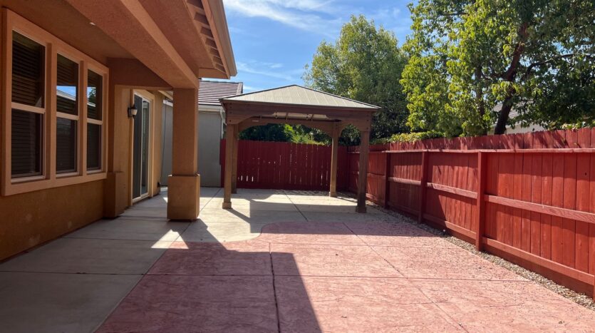 3449 Sussex Avenue - Clovis - California - 3 bed, 2 bath rental property