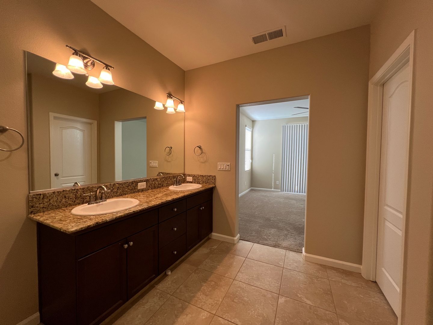 3449 Sussex Avenue - Clovis - California - 3 bed, 2 bath rental property